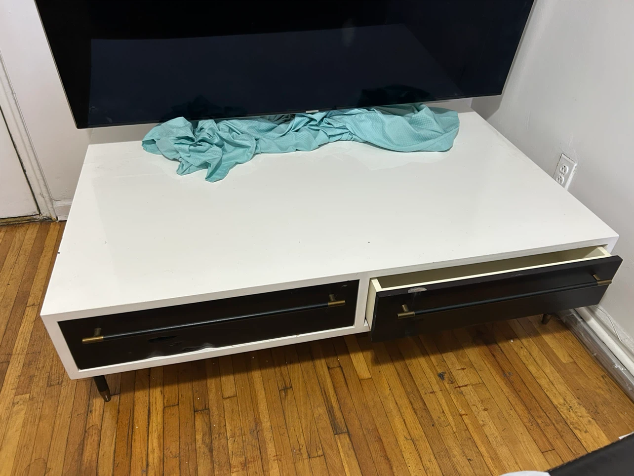 White Coffee Table /tv stand with Black Drawers - photo 2