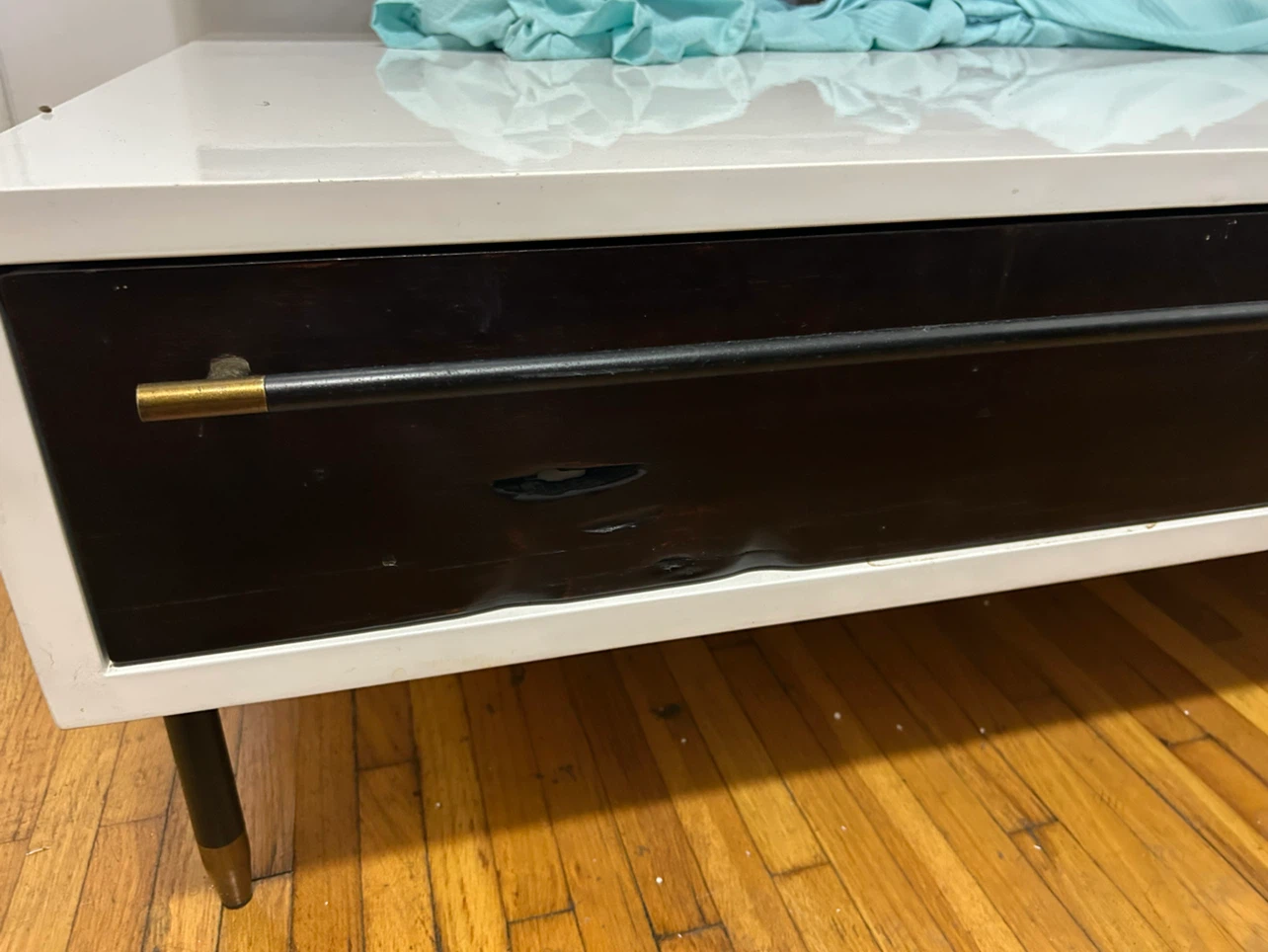 White Coffee Table /tv stand with Black Drawers - photo 3