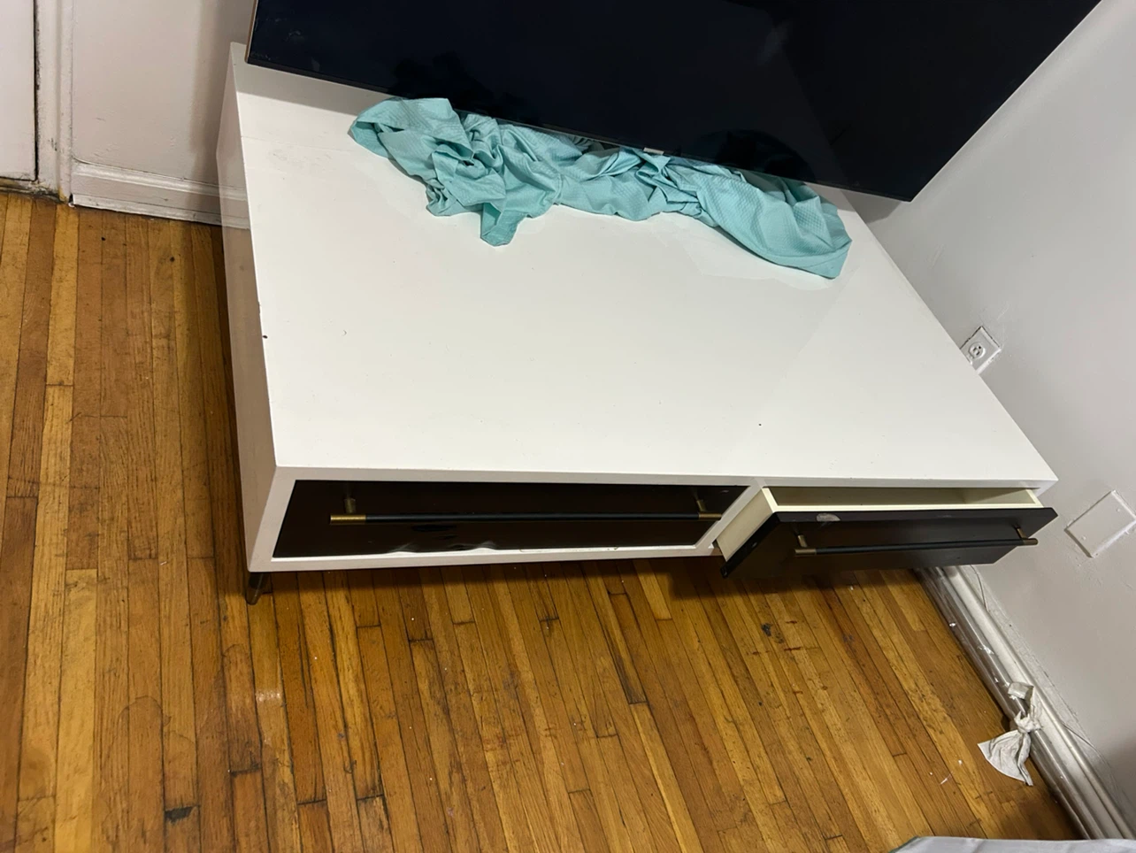 White Coffee Table /tv stand with Black Drawers - photo 4