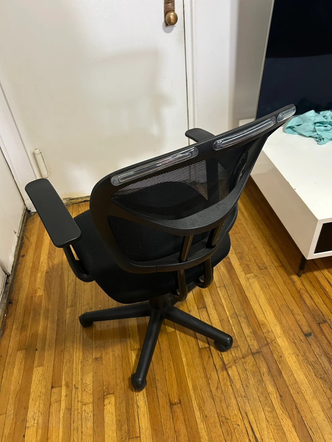 Black Mesh Office Chair - photo 2