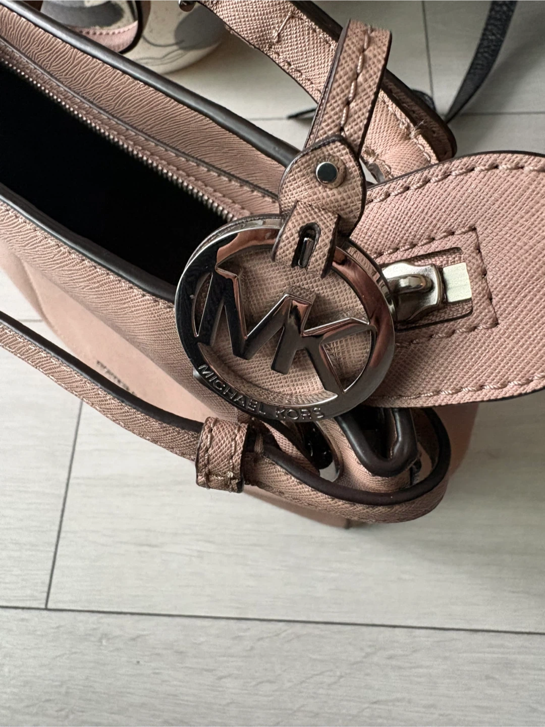 Selling Michael Kors - photo 2