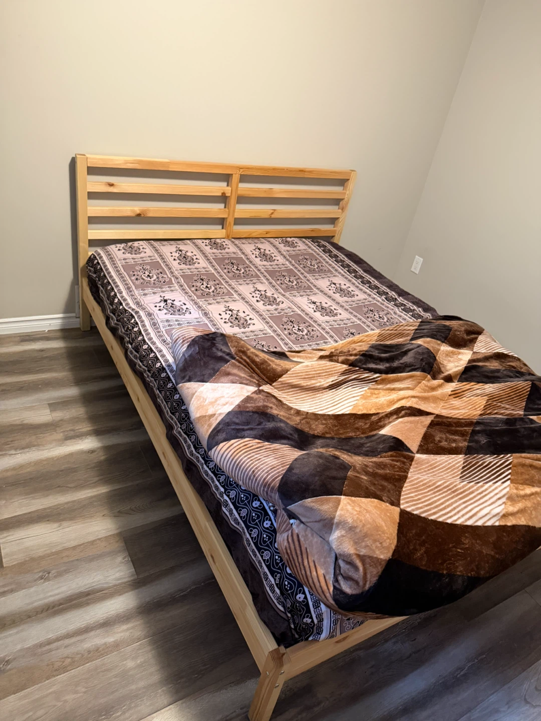 Dining Table and Queen Mattress - photo 2