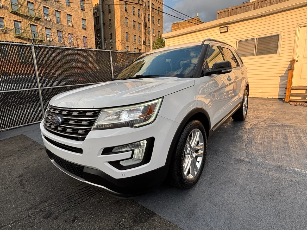 White Ford Explorer 2017 XLT 113k miles