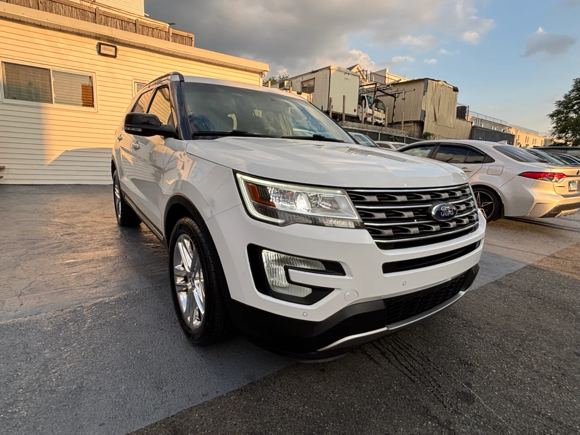 White Ford Explorer 2017 XLT 113k miles - photo 2