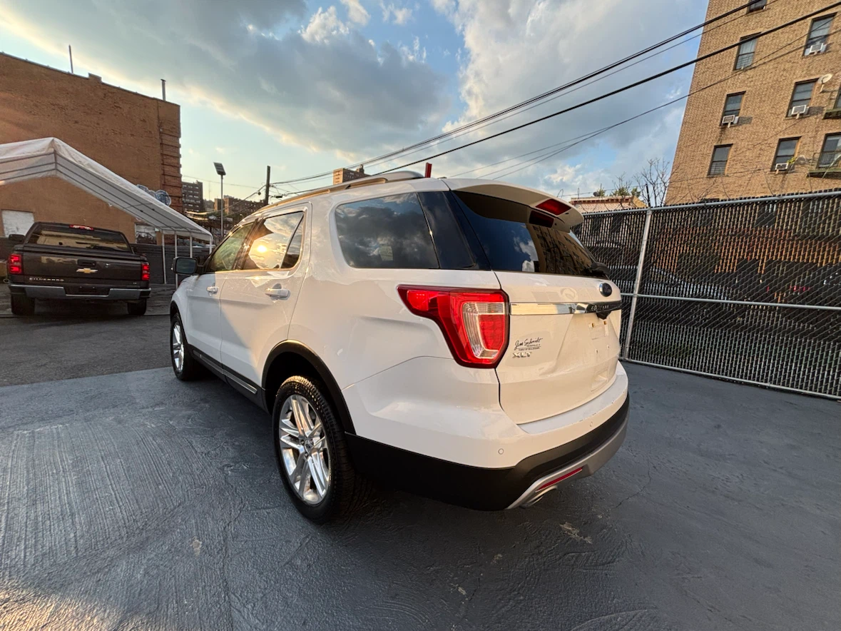 White Ford Explorer 2017 XLT 113k miles - photo 3