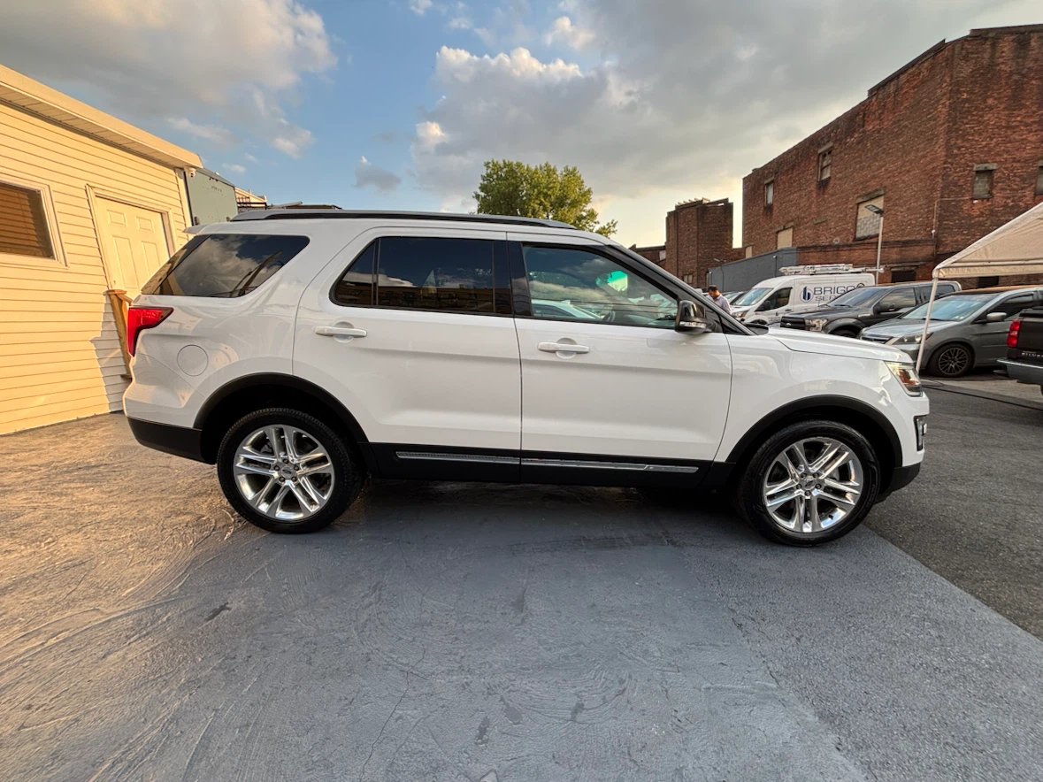 White Ford Explorer 2017 XLT 113k miles - photo 5