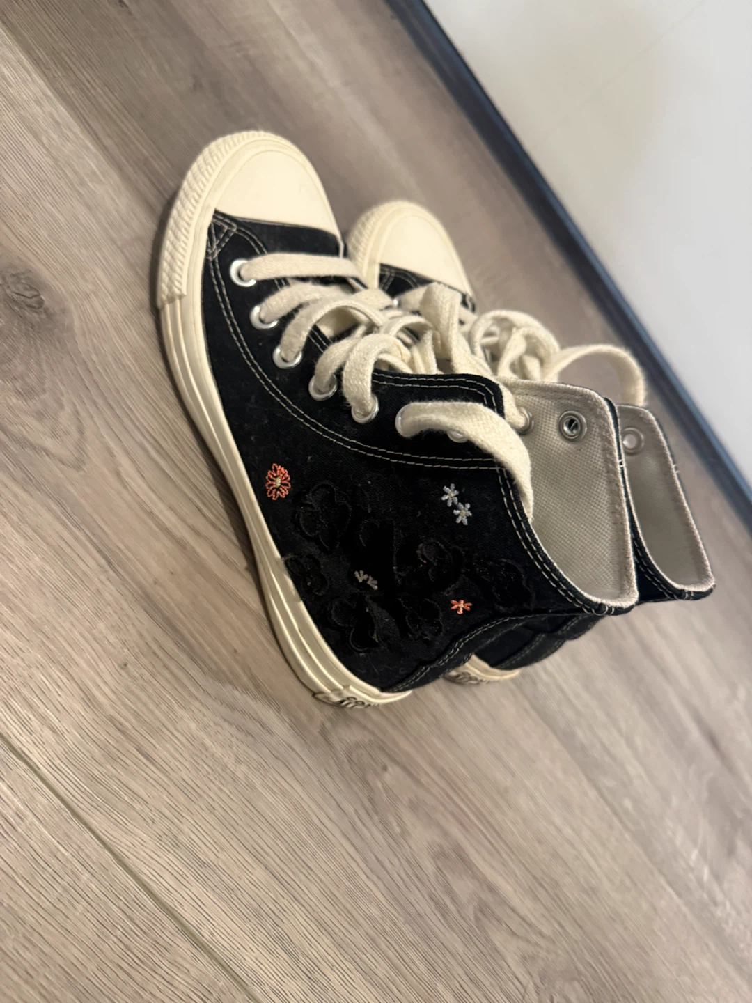 Converse High Tops (Size: 5.5)