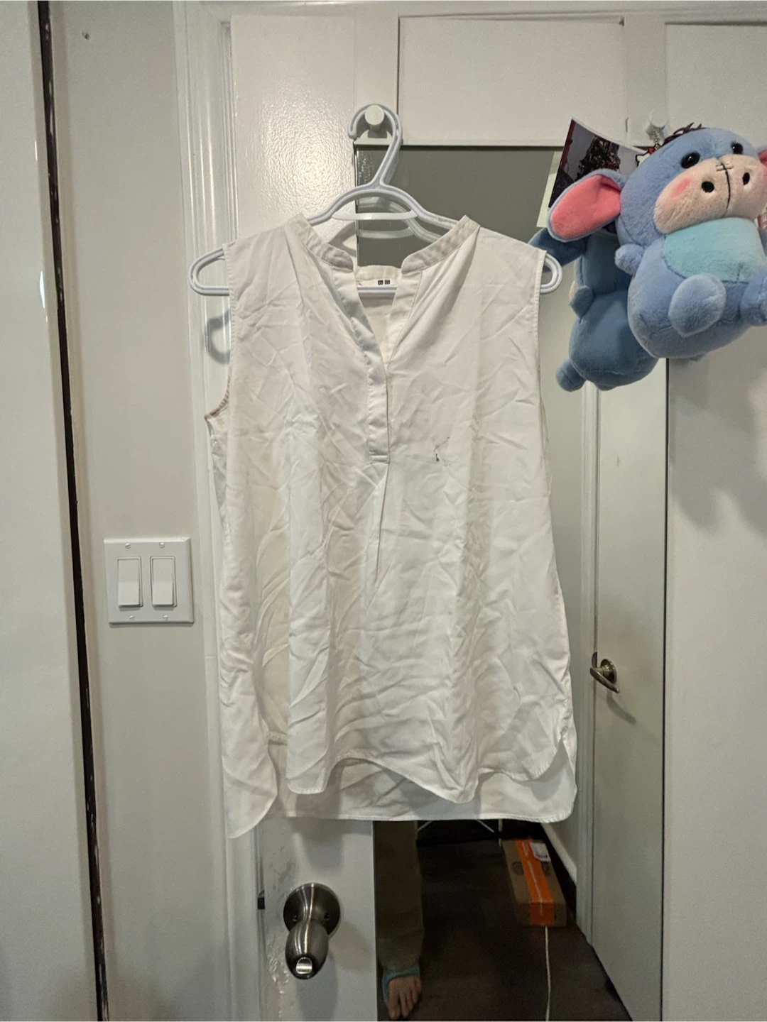 UNIQLO Sleeveless White Top - photo 5