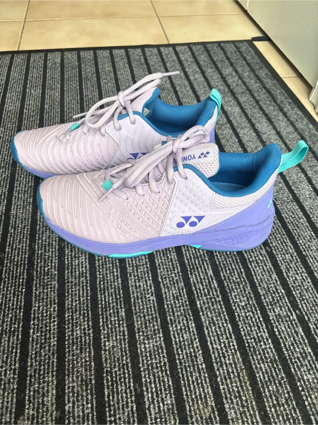 Yonex tennis Shoes - Size 7 women
