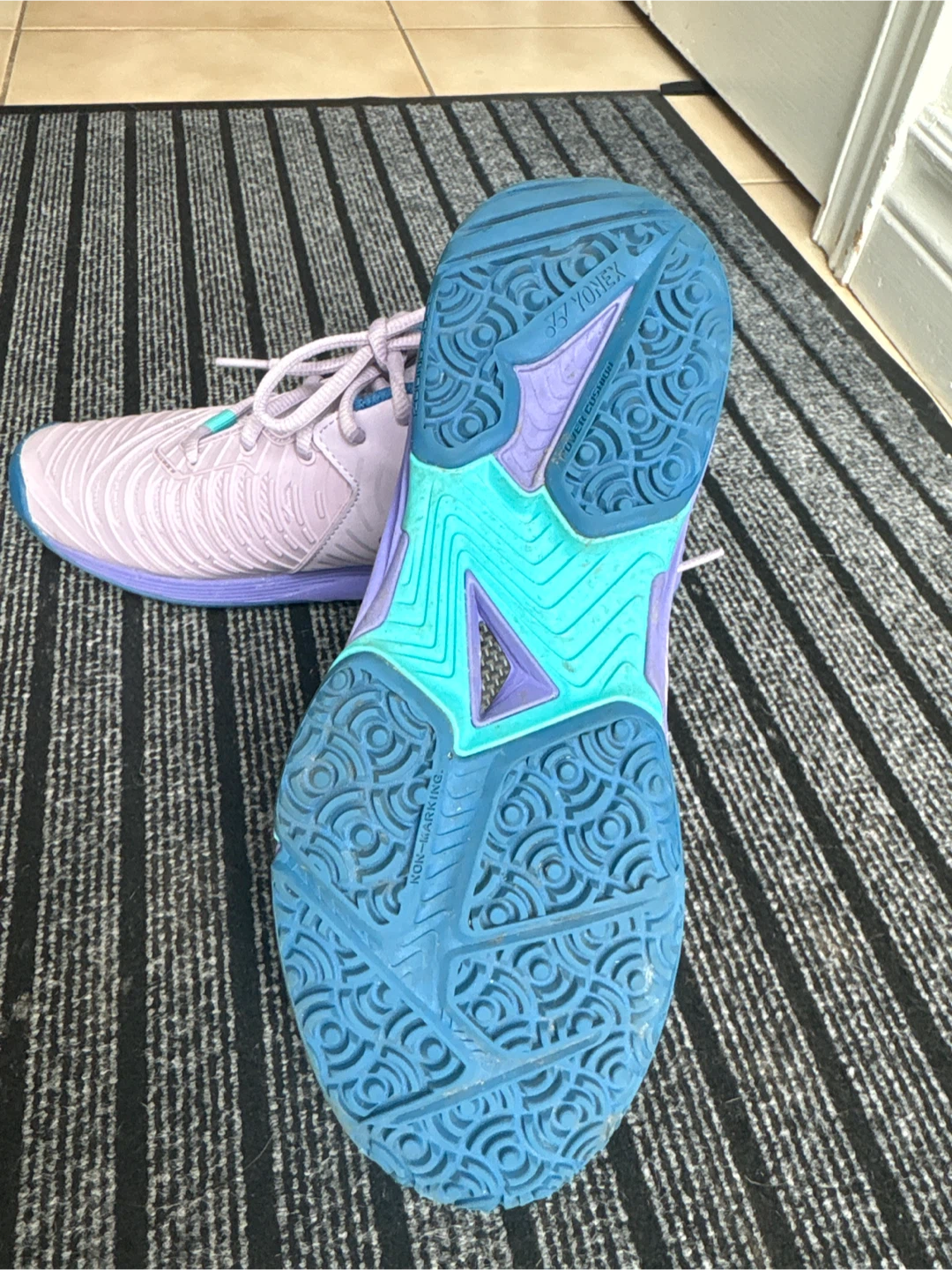 Yonex tennis Shoes - Size 7 women - photo 3