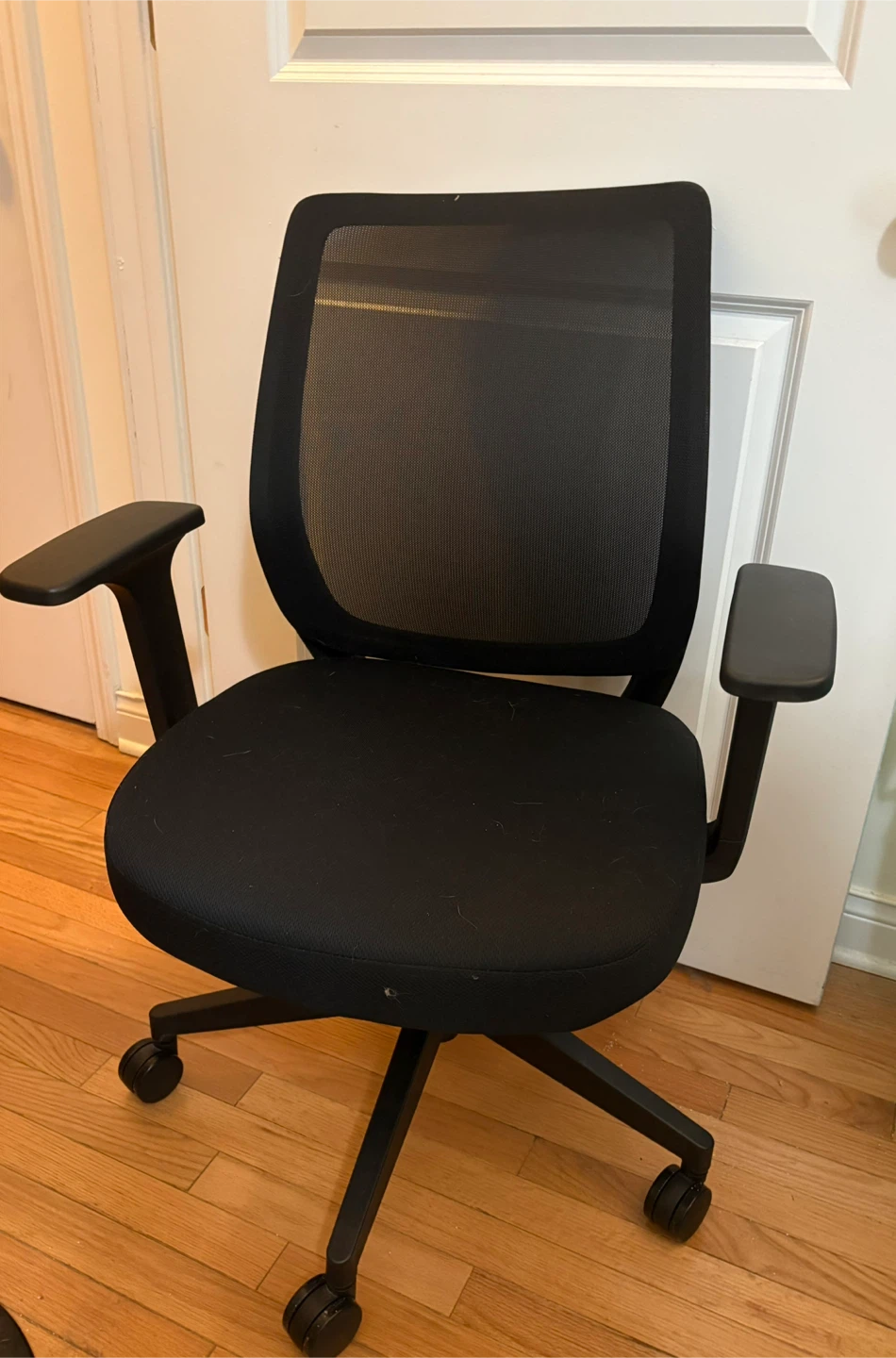 Black Mesh Office Chair - photo 2