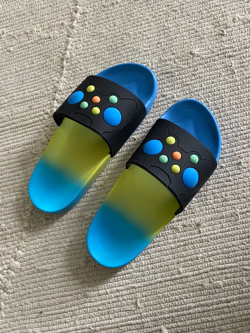 Youth slides - Size 2-3
