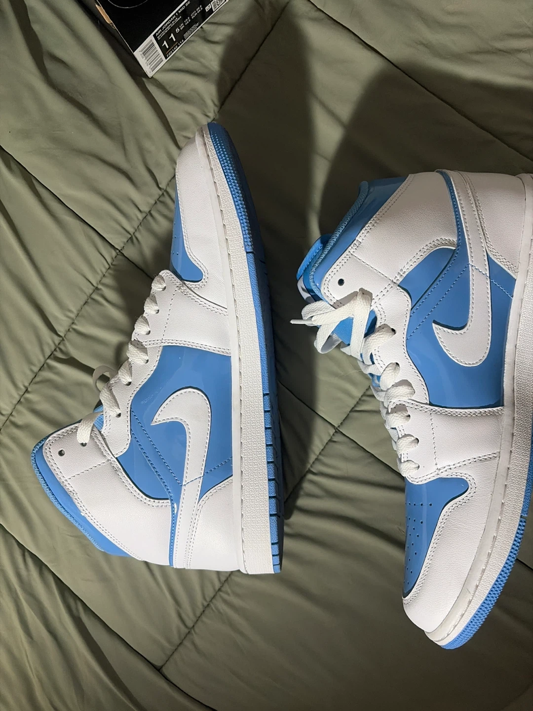 Air Jordan 1 Mid SE Sneakers - photo 2