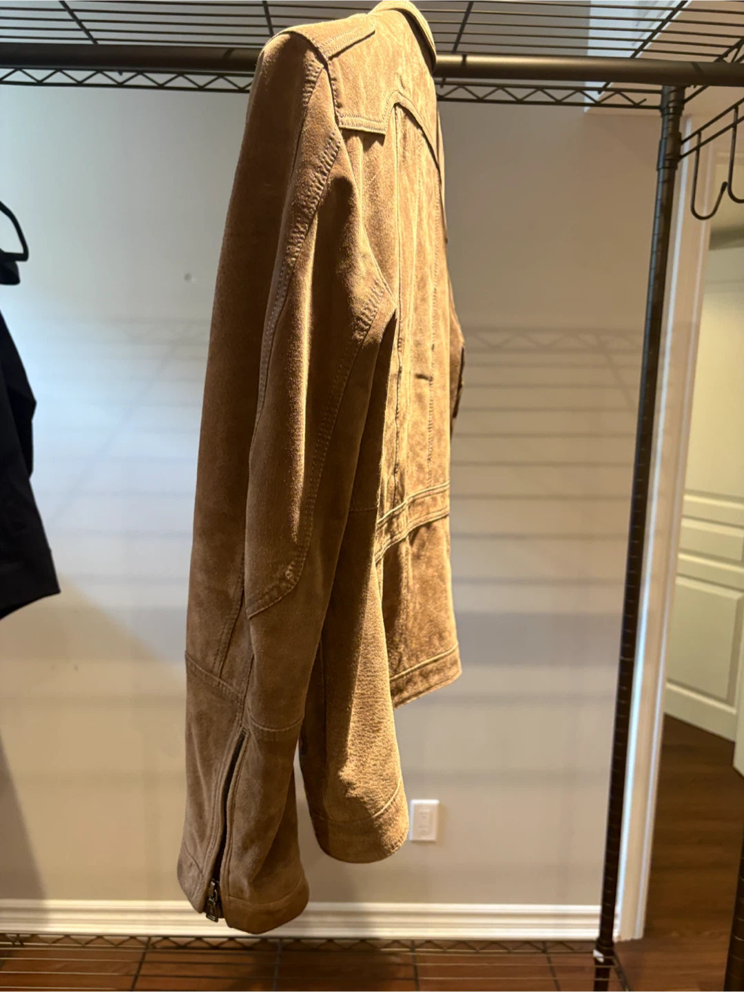 Danier Suede Jacket - Size M - photo 4