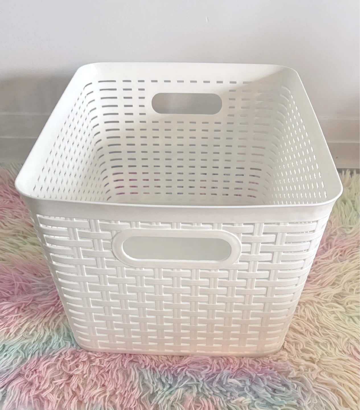 3 Stackable White Plastic Storage Baskets - photo 2