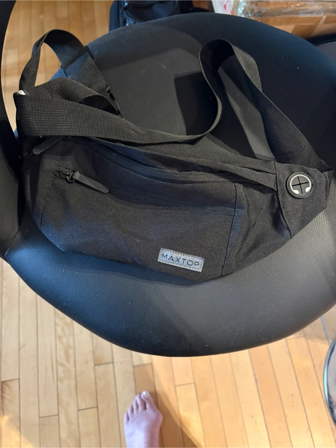 MAXTOP black sling bag