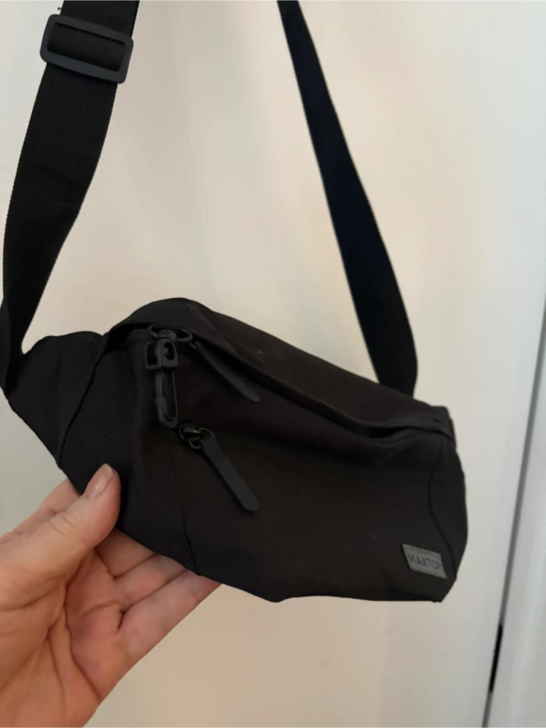 MAXTOP black sling bag - photo 3