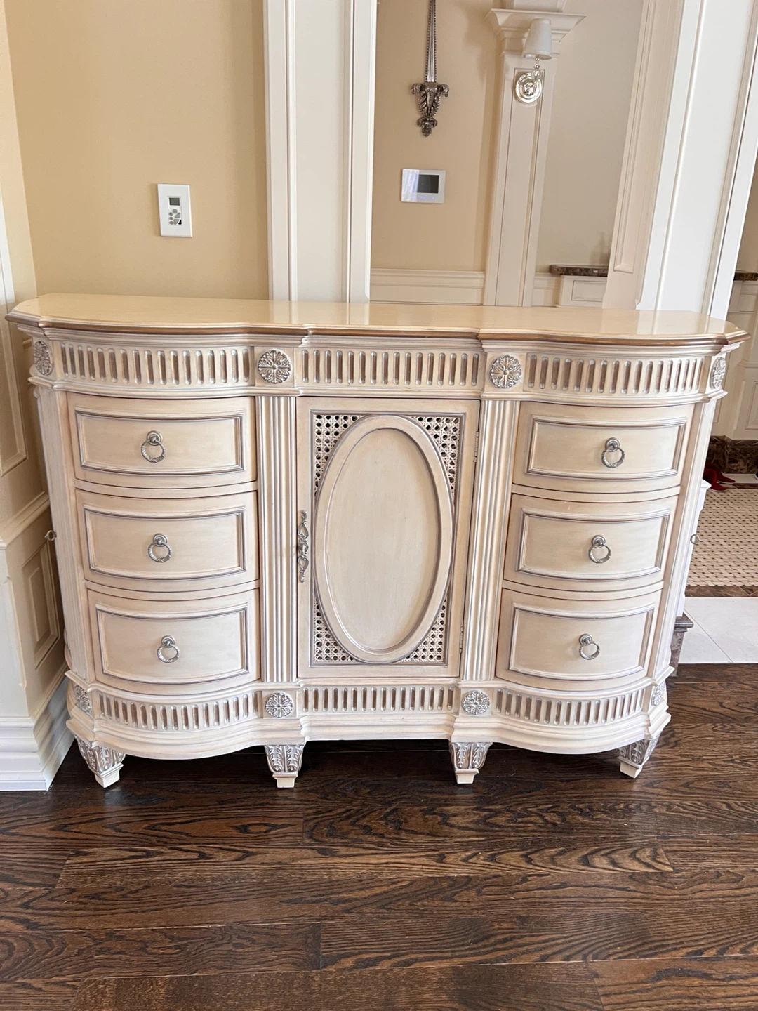 Pulaski Antique Style Cream Sideboard / Dresser