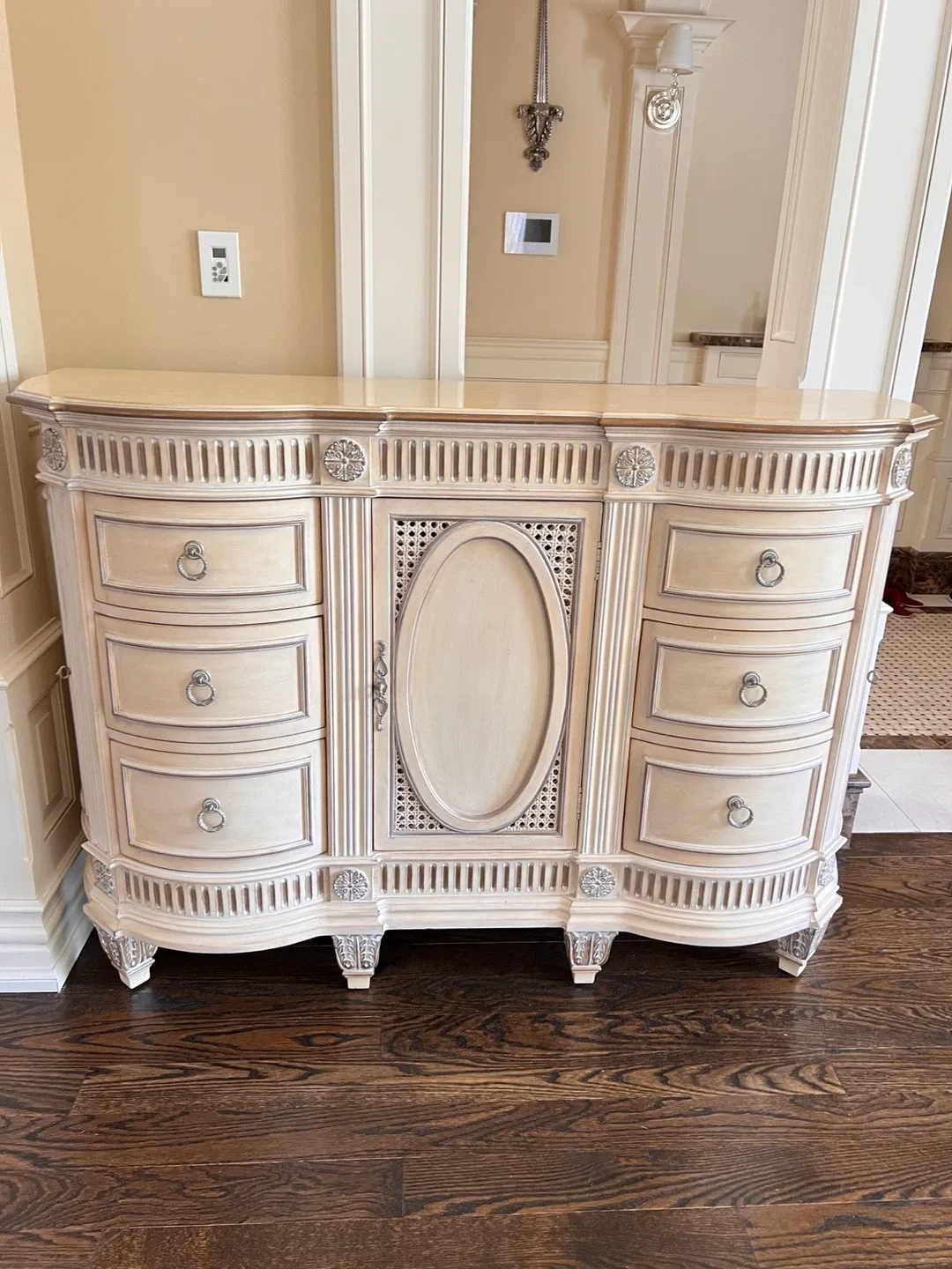 Pulaski Antique Style Cream Sideboard / Dresser