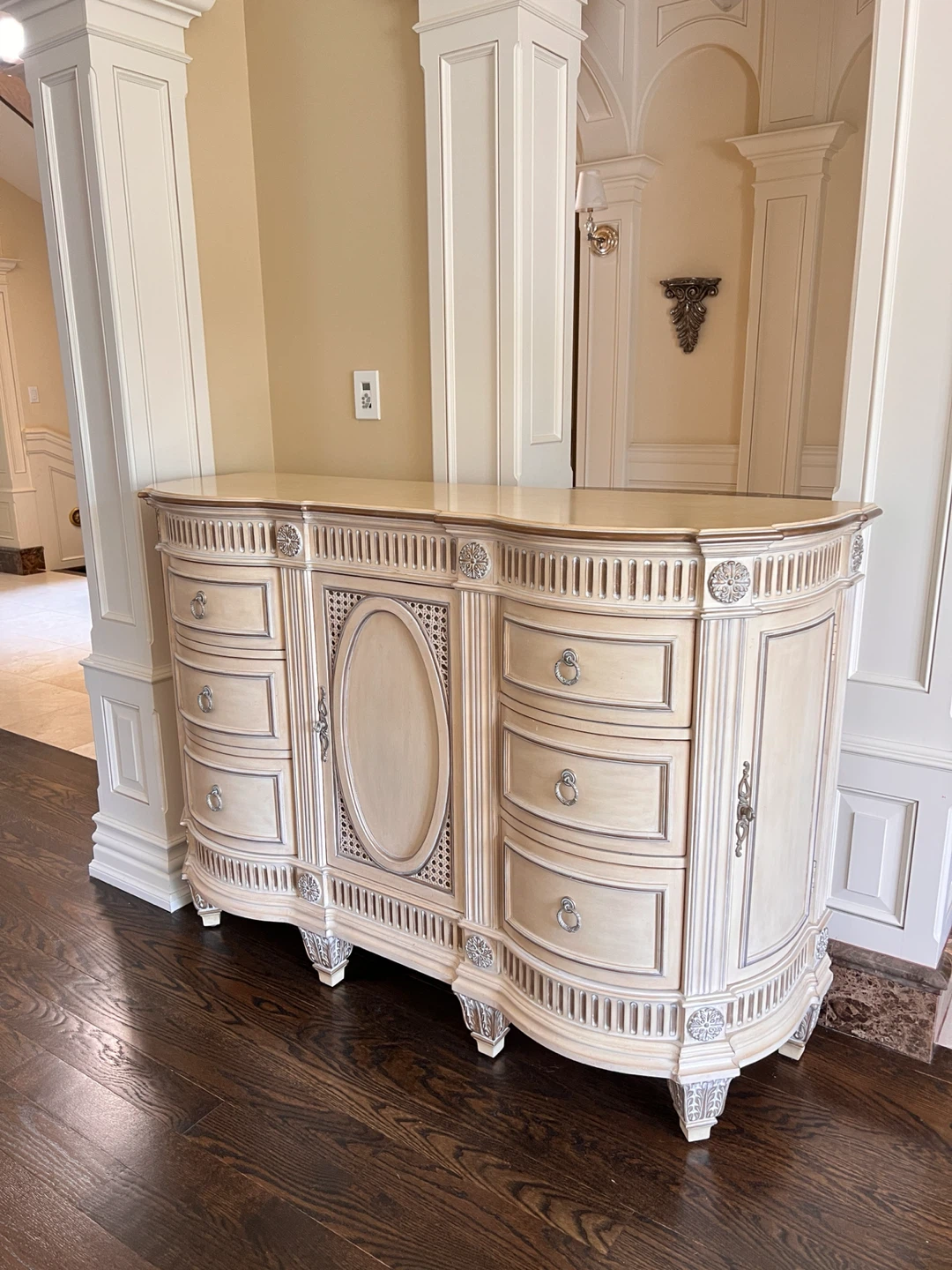 Pulaski Antique Style Cream Sideboard / Dresser - photo 5