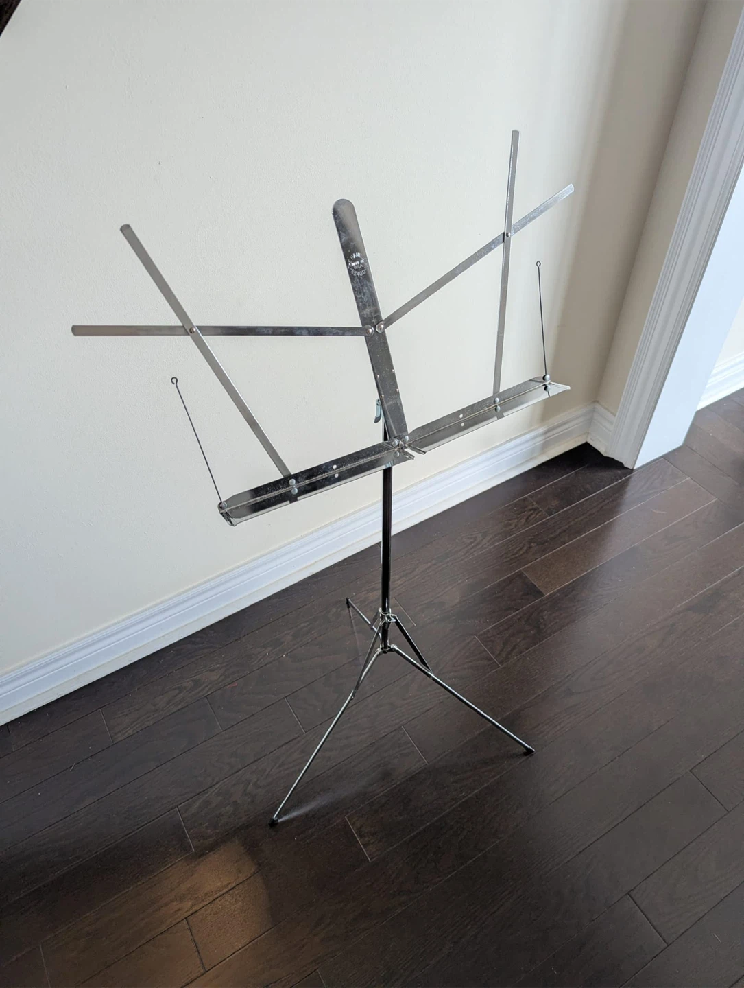 Hamilton folding music stand 400N