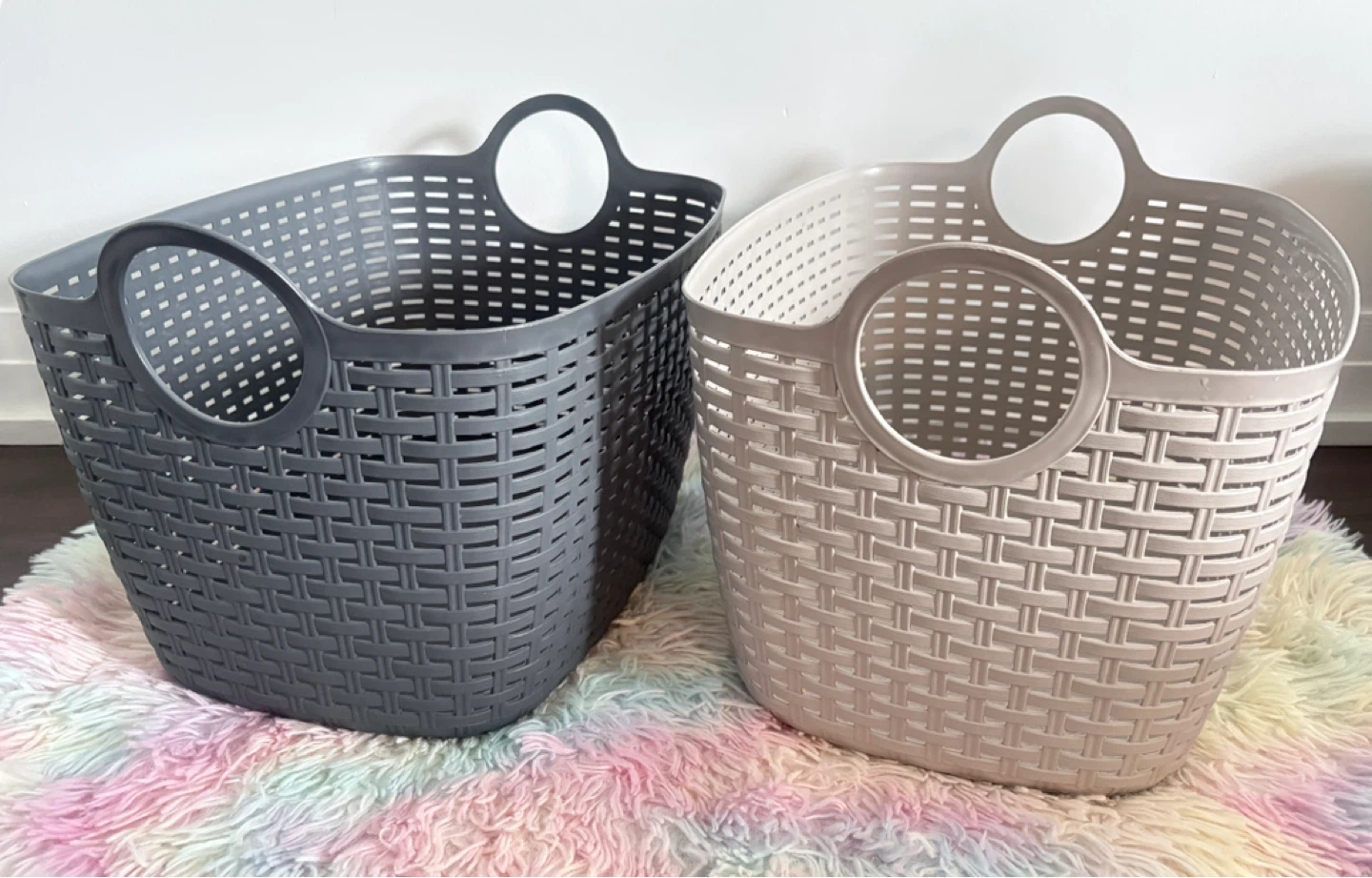 Set of 2 Grey and Beige Woven Plastic Baskets - photo 2