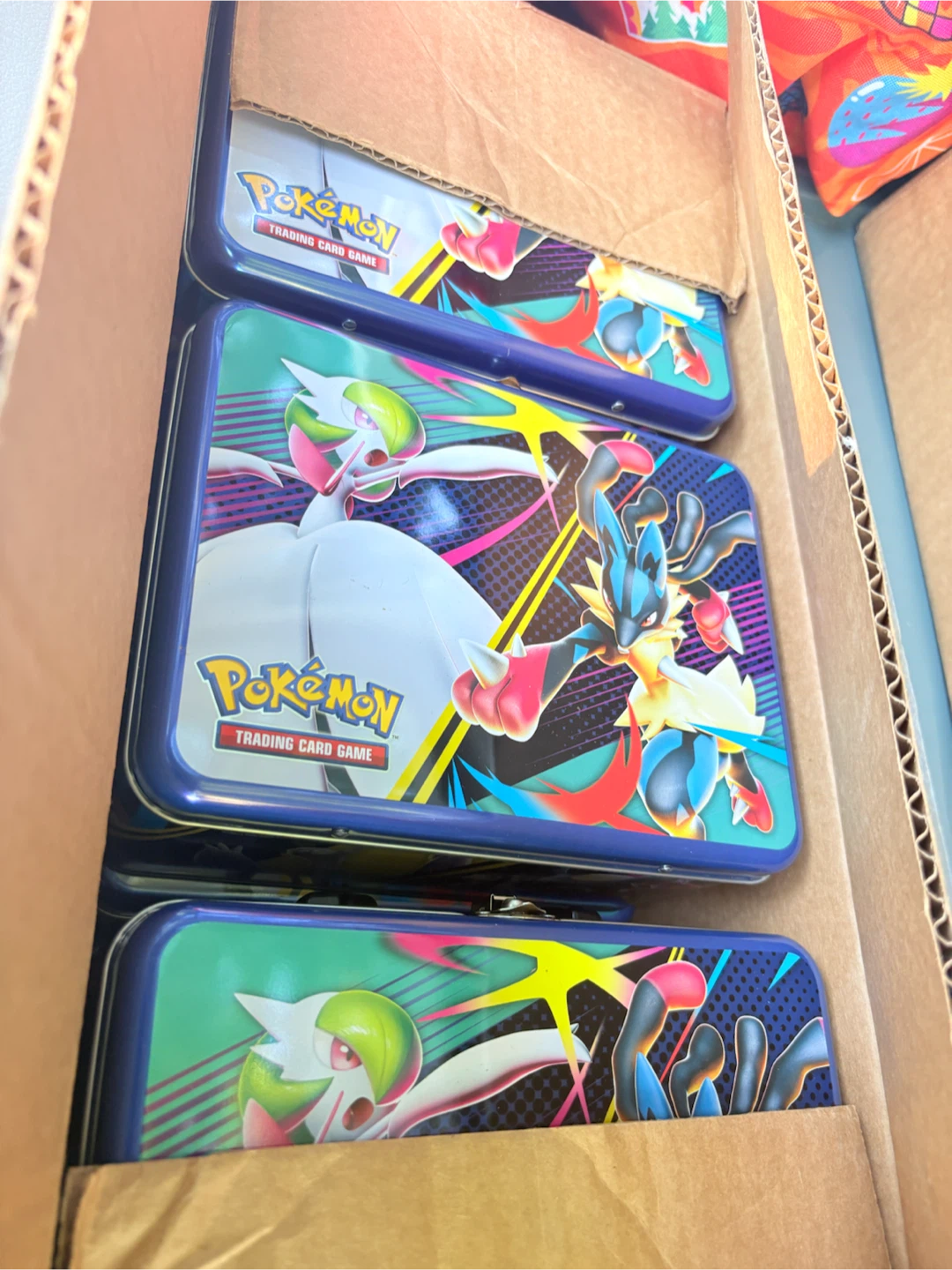 Pokemon LUNCHBOX Tins 25 pcs available
