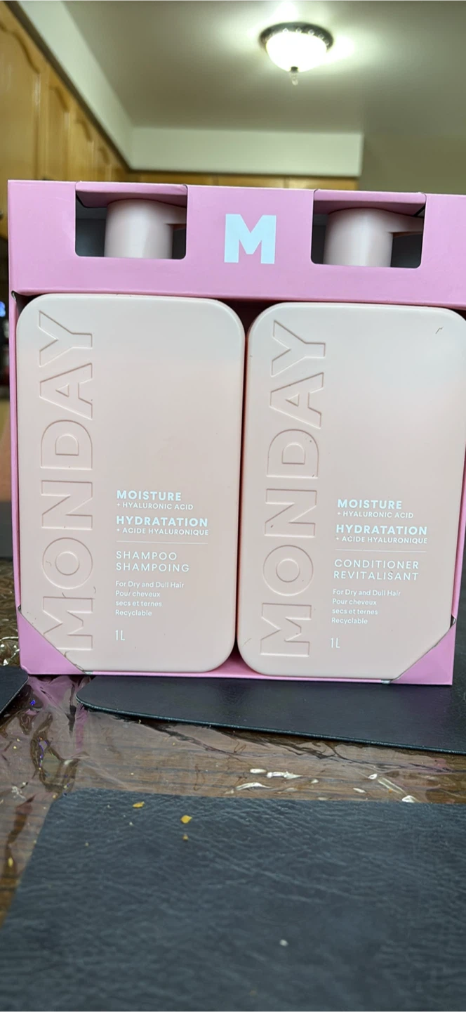 Monday Haircare Moisture Shampoo & Conditioner Set