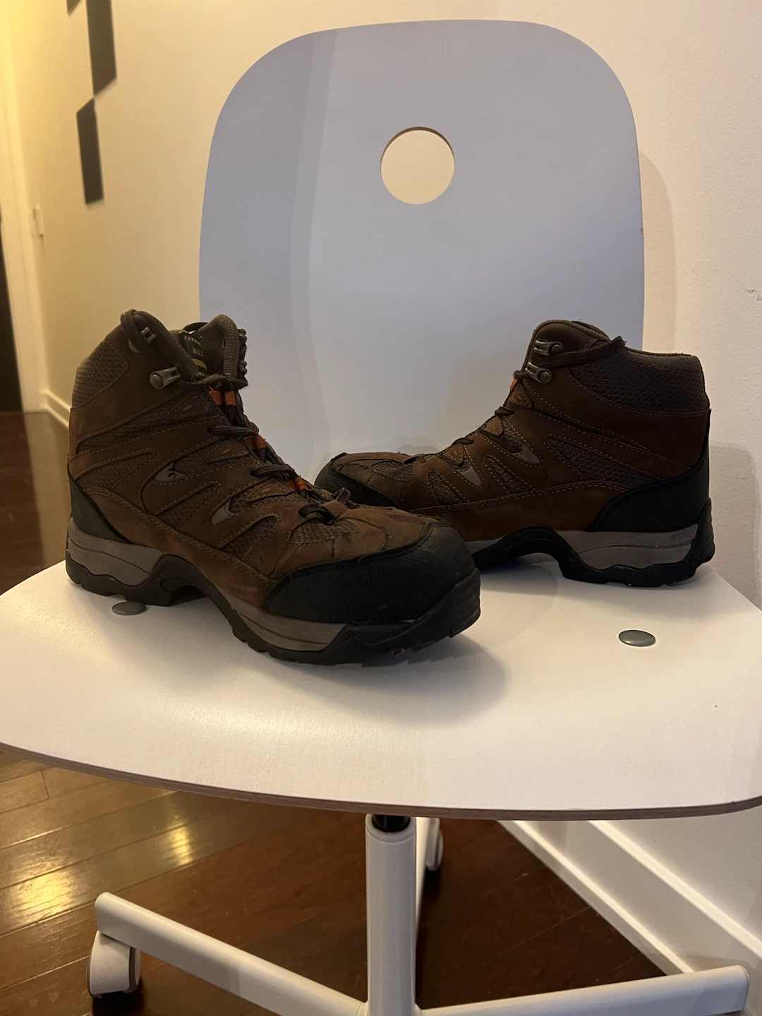 Astra Industrial men’s protective foot wear
