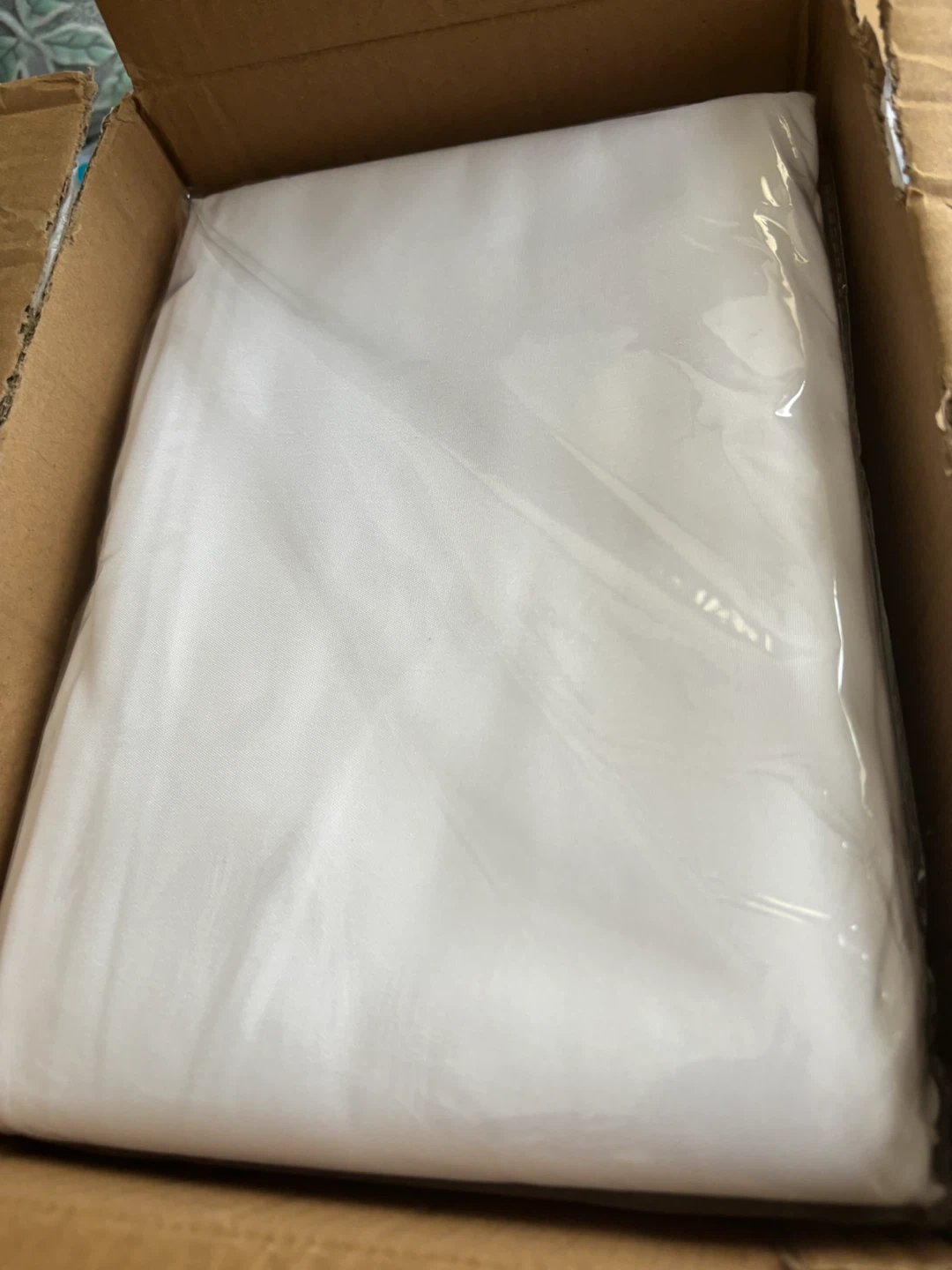 New 8 White Polyester Tablecloths - 60 x 102 inch - photo 3