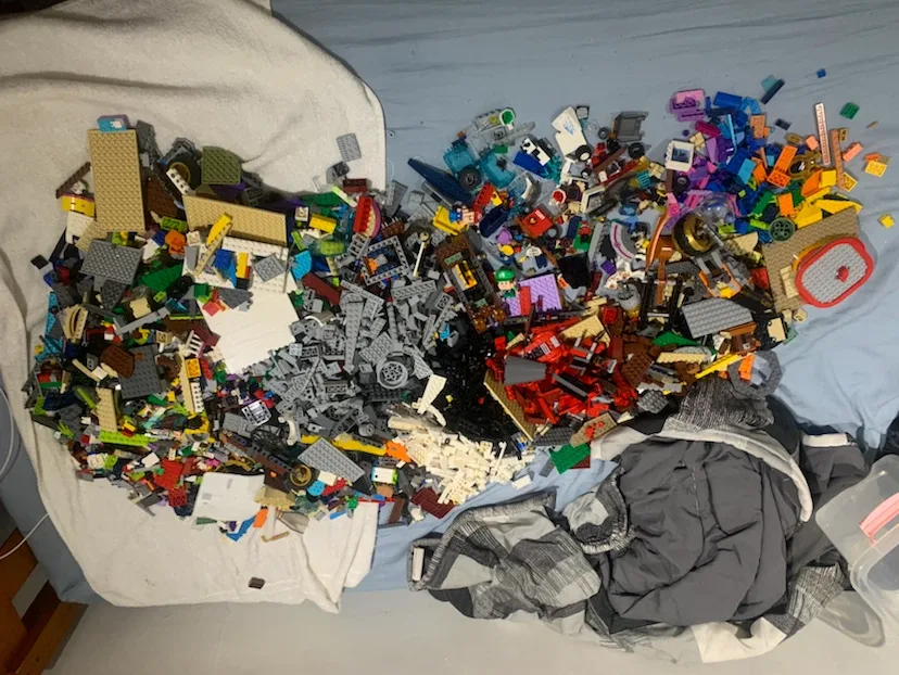 TONS OF LEGO 25 LBS