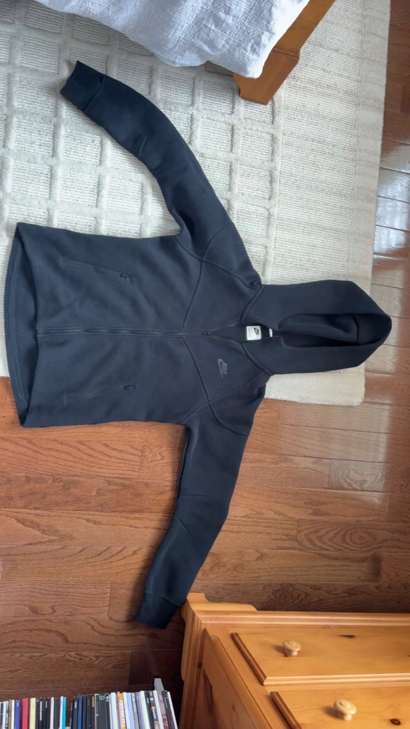 New Black NIKE Tech sweater (small)