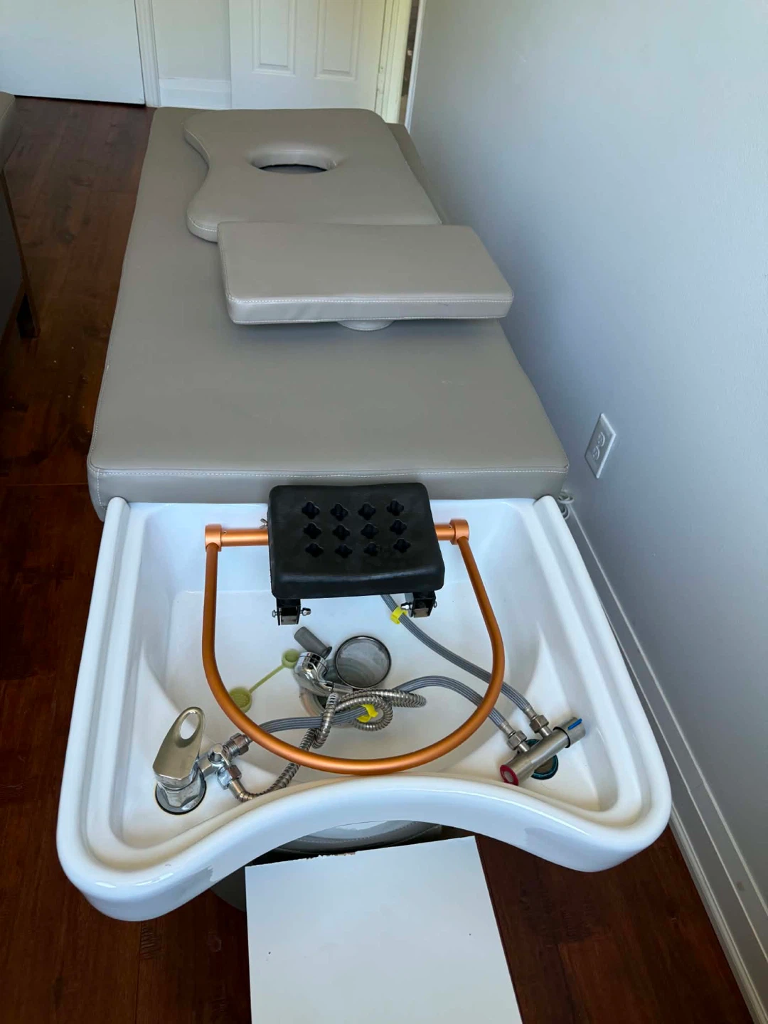 Shampoo Chair with built in hair washer