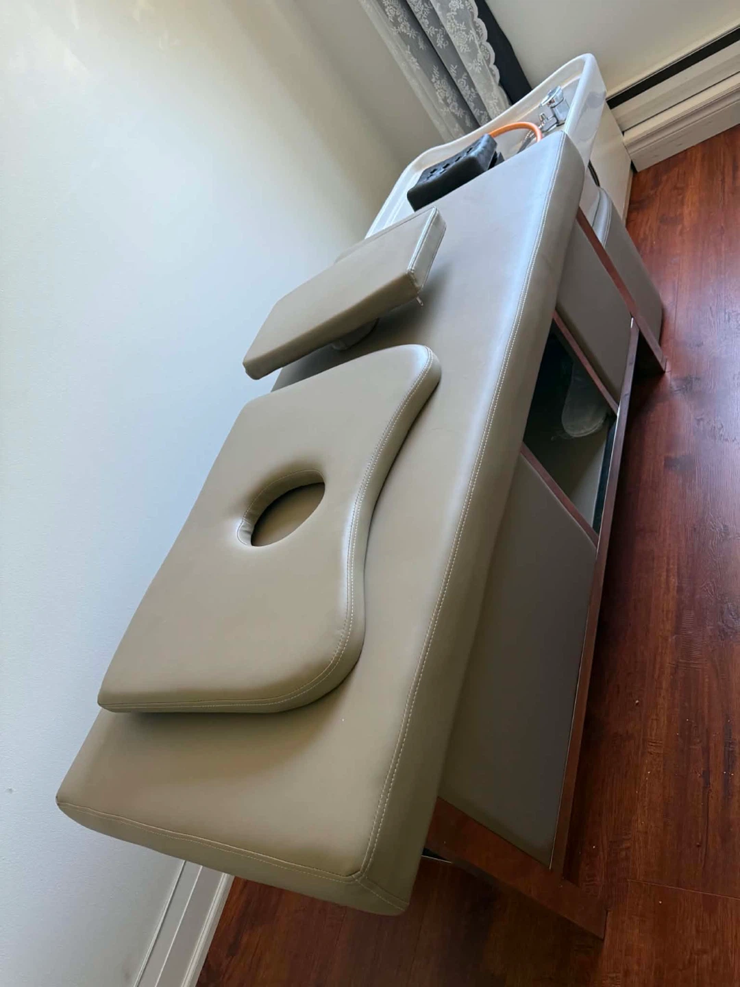 Shampoo Chair with built in hair washer - photo 3