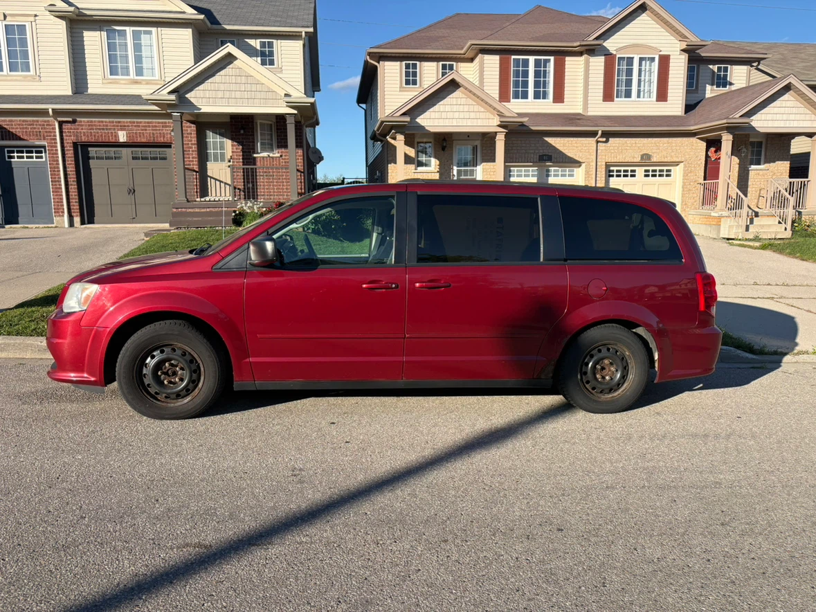 Red Dodge Grand Caravan - photo 3