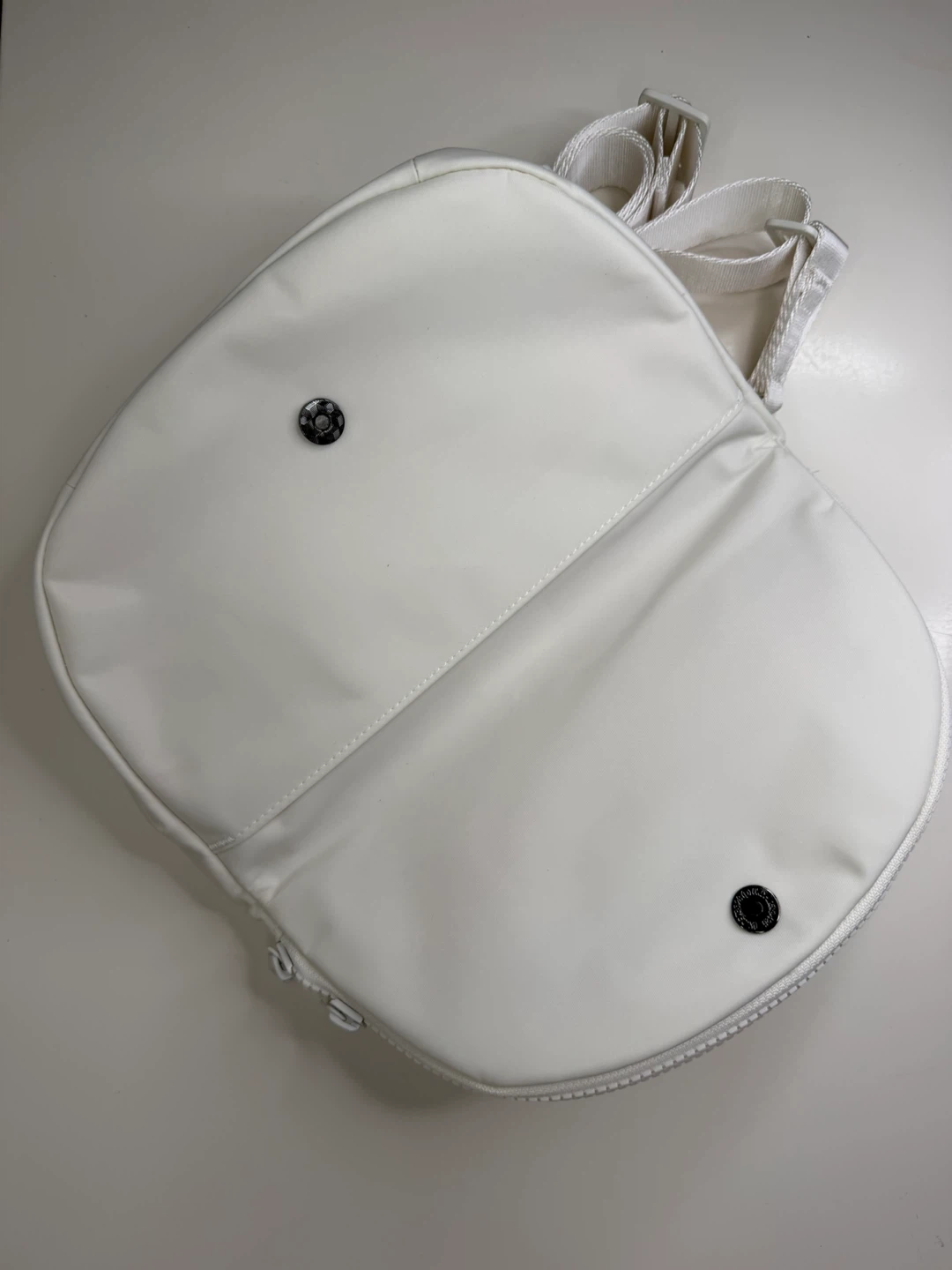 White Lolë Crossbody Bag - photo 3