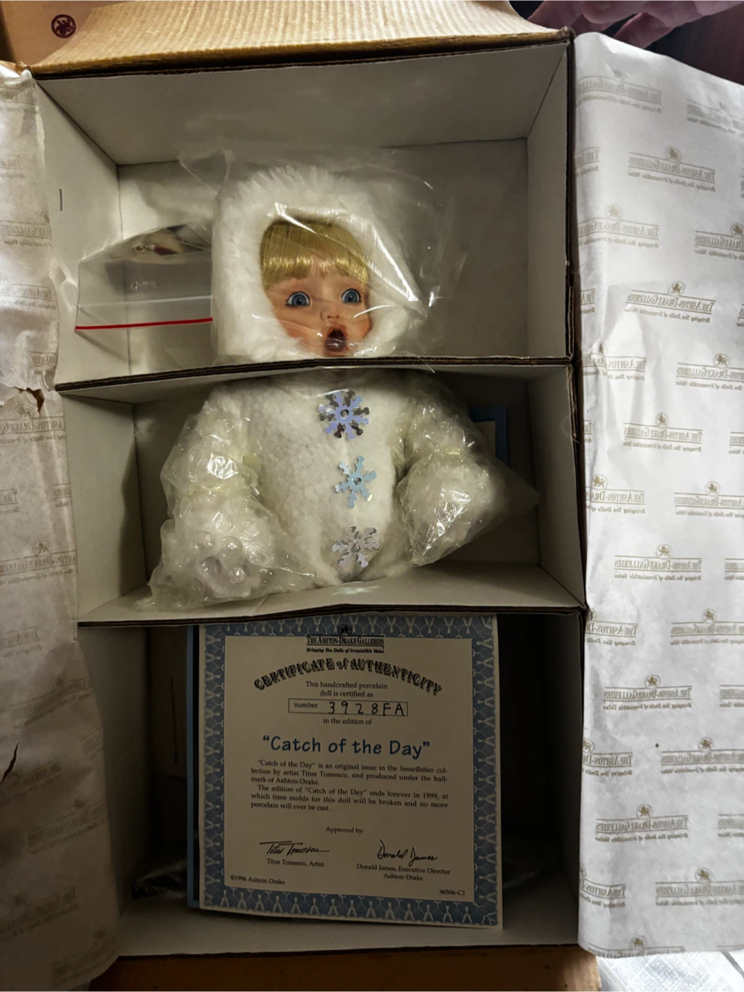 Ashton-Drake and Knowles mint condition porcelain dolls - photo 3