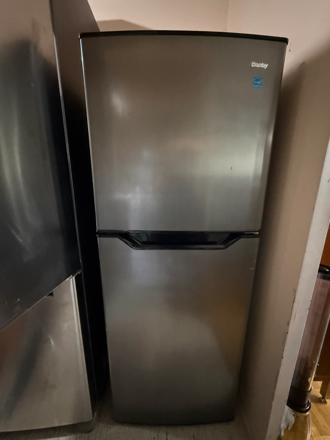 Danby Refrigerator/Réfrigérateur DFF070B1BSLDB-6