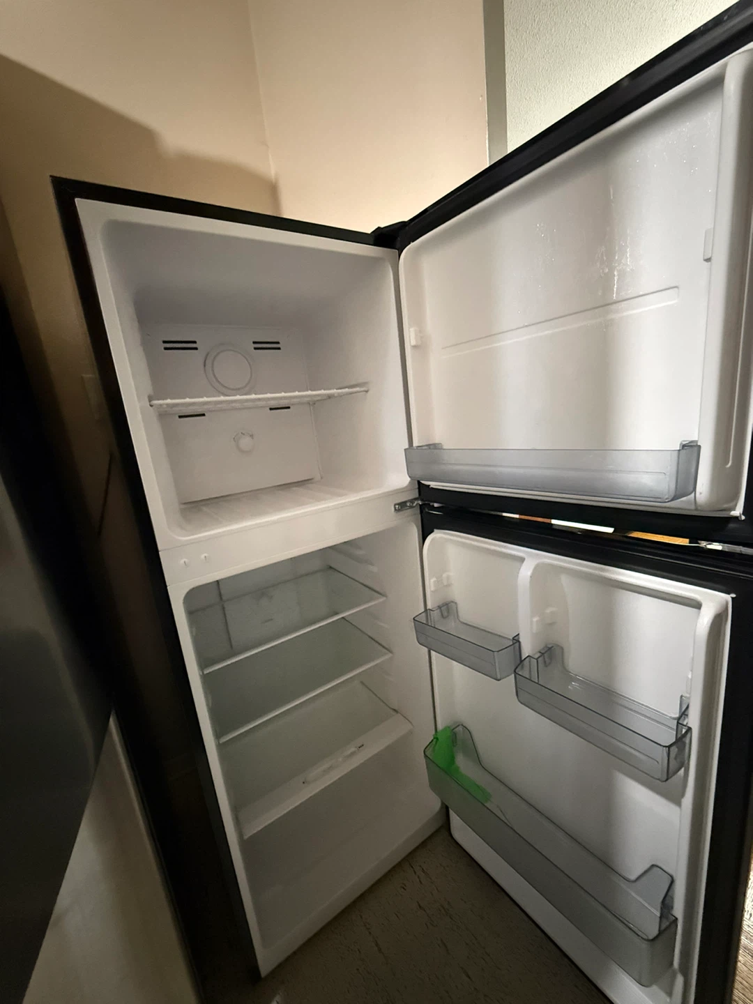 Danby Refrigerator/Réfrigérateur DFF070B1BSLDB-6 - photo 2