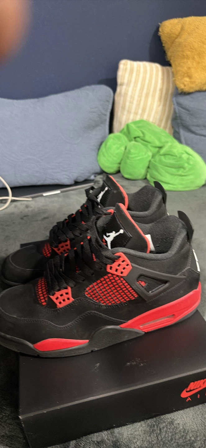 Jordan 4 red thunders