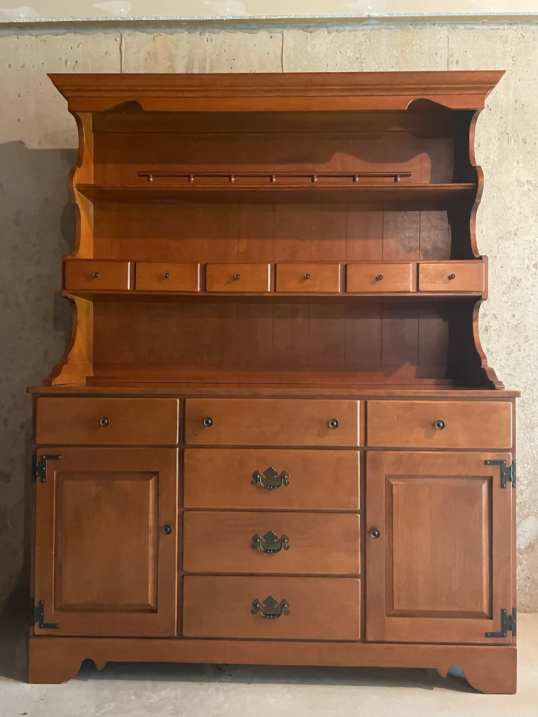 Ethan Allen by Baumritter Hutch