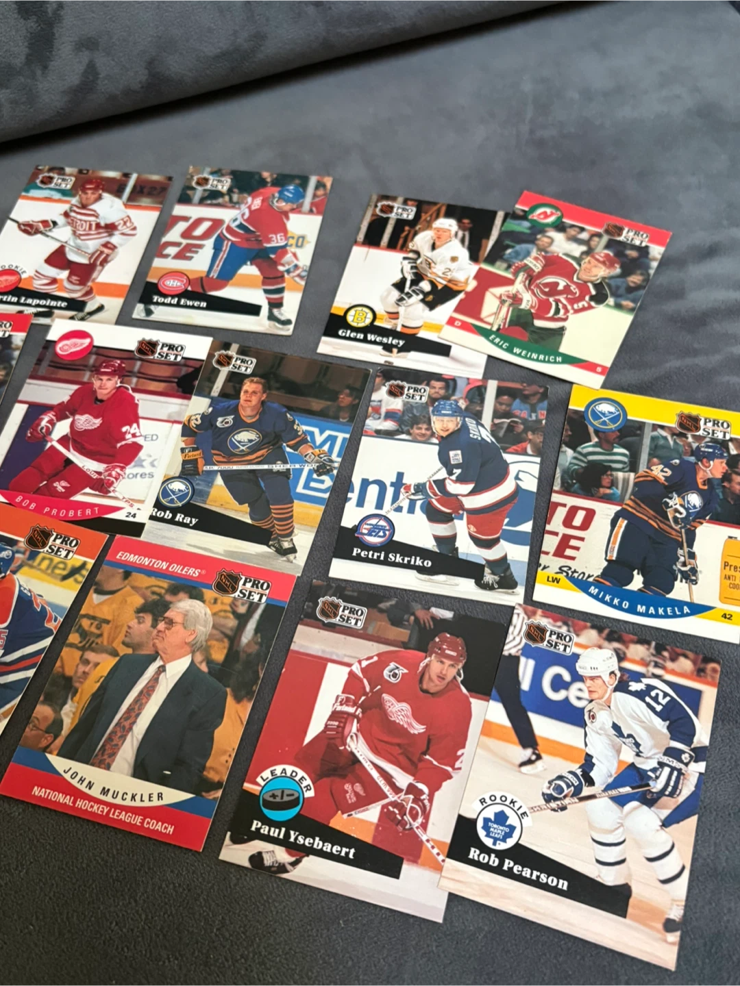 Baseball/Hockey card LOT 6-700 cards - photo 3