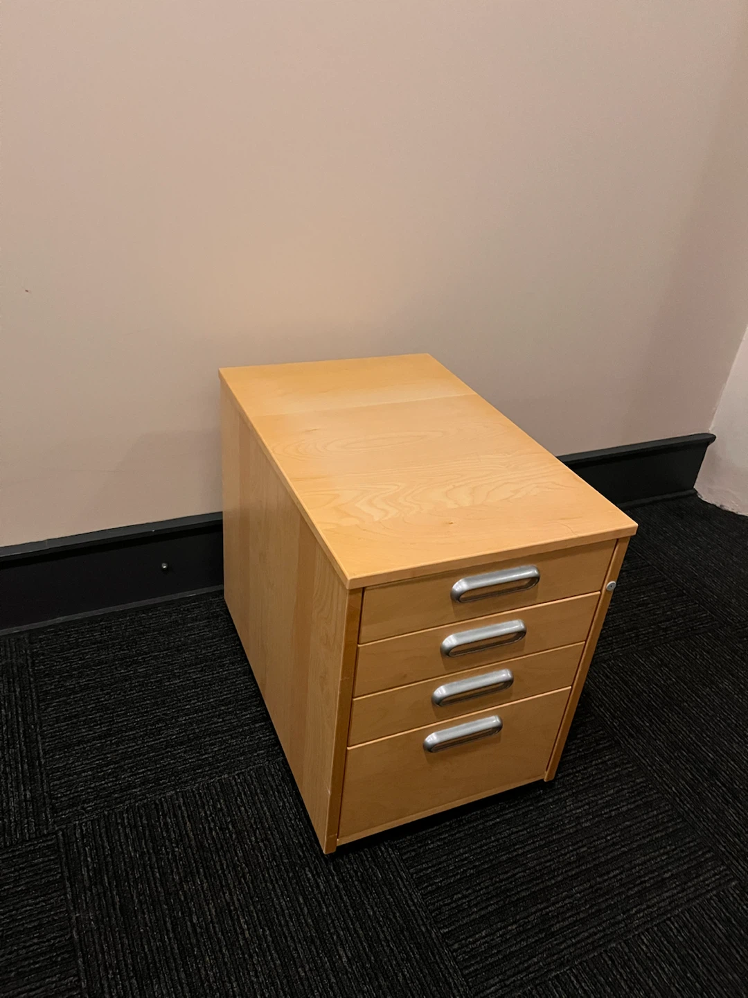 4 Drawer rolling cabinet