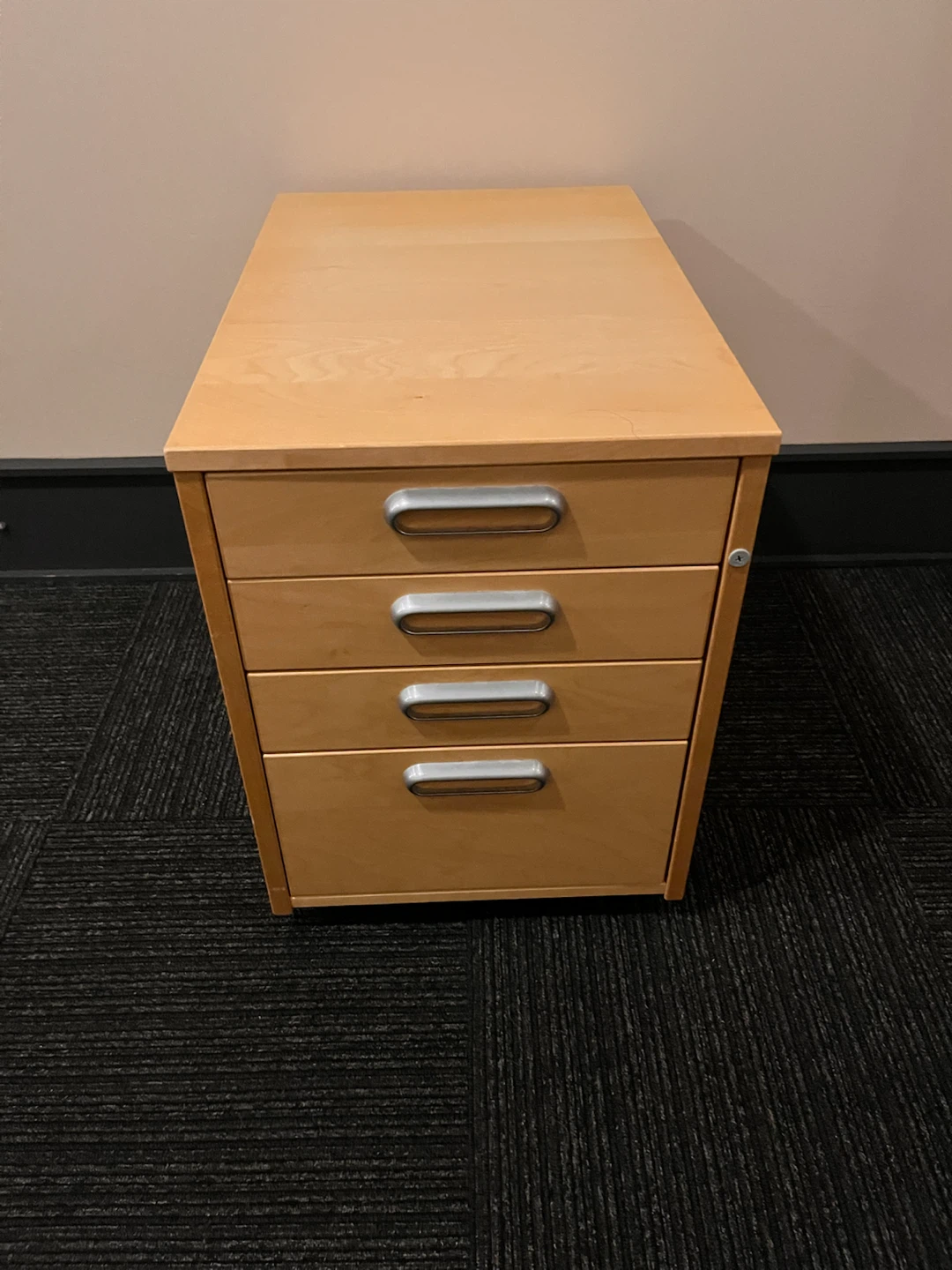 4 Drawer rolling cabinet - photo 2