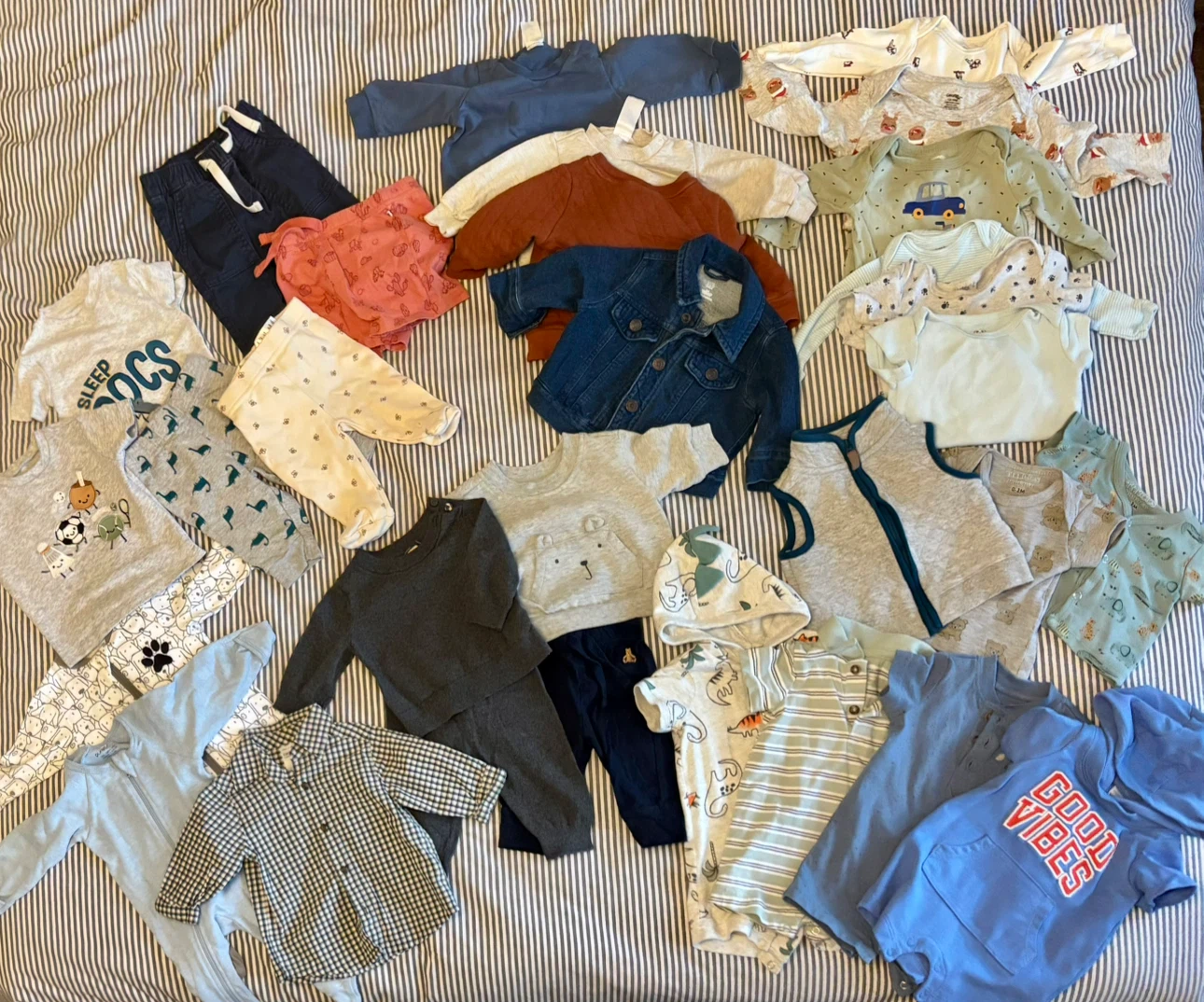 Huge Baby Boy 0-3m Clothing Bundle 75+ Pieces - photo 2