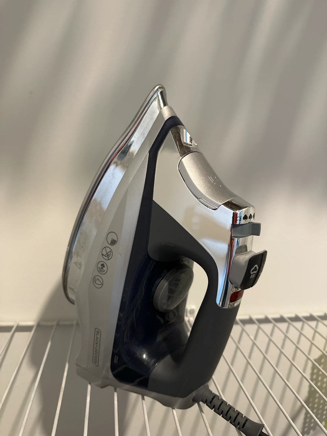 Black+Decker Steam Iron - photo 2