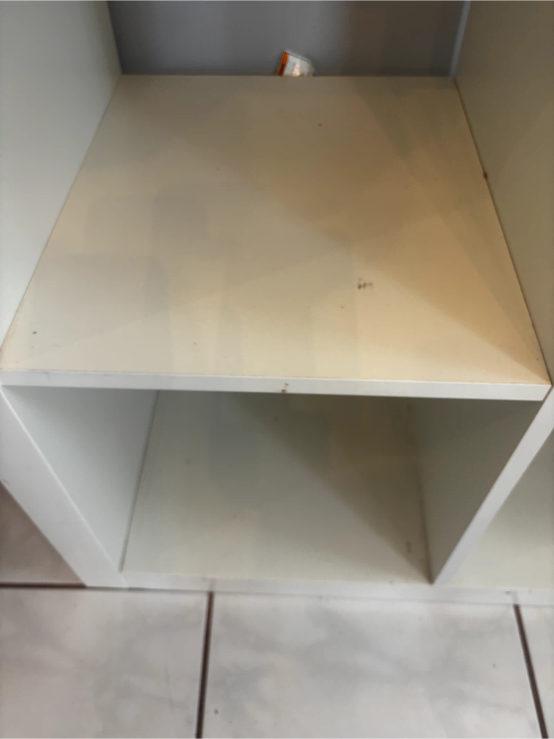 White 4-Cube Storage Unit with 2 Baskets - photo 3