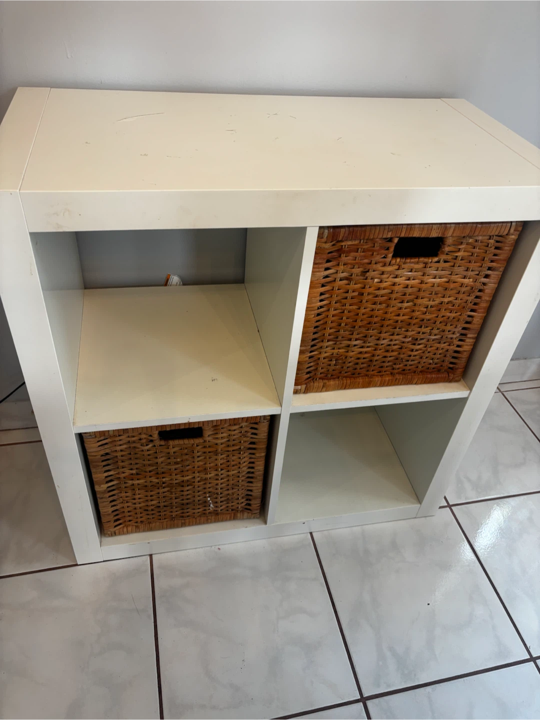 White 4-Cube Storage Unit with 2 Baskets - photo 4