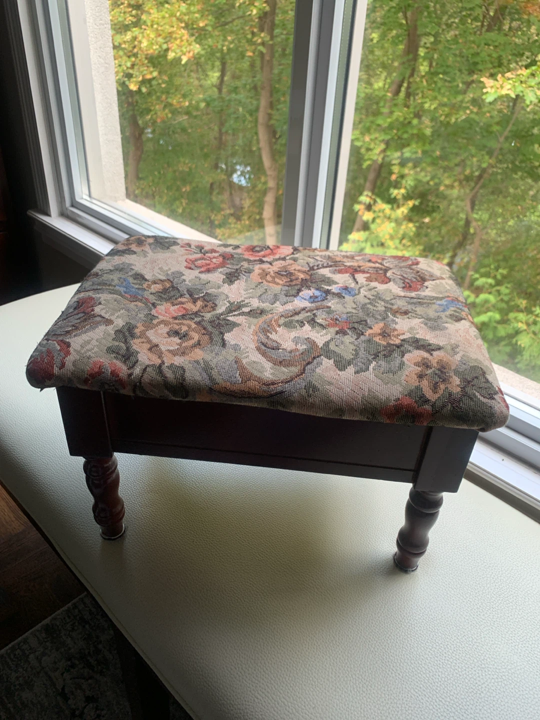 Footstool with floral tapestry - photo 2