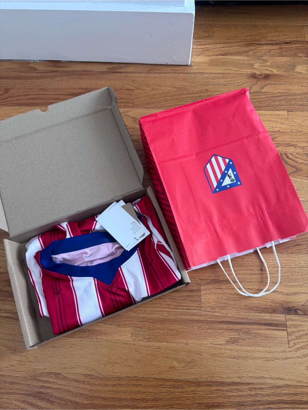 BRAND NEW Lee Kang In Atletico Madrid exclusive jersey - photo 5